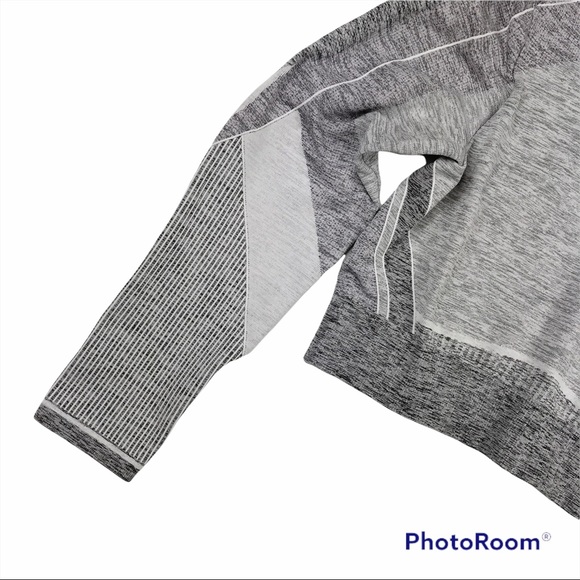 Athleta Agile Heather Gray Long Sleeve Crop Top - Picture 10 of 12